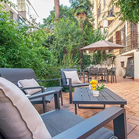 Tangerine Garden アパート